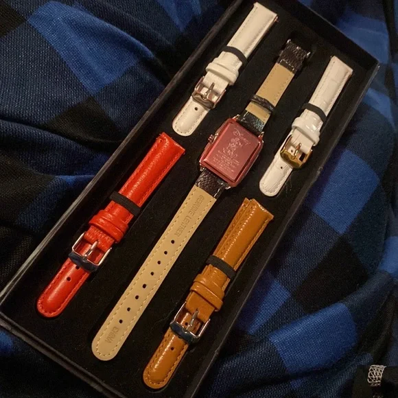 NIB Disney Accutime Mickey⌚️🪩5 Leather Bands❤️🖤🤎🤍18”chain+Mickey🤍Pendant